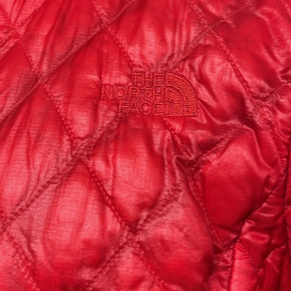 The North Face Jacket Red Thermoball Hip Length Pockets Down Insulated Small - Picture 9 of 11